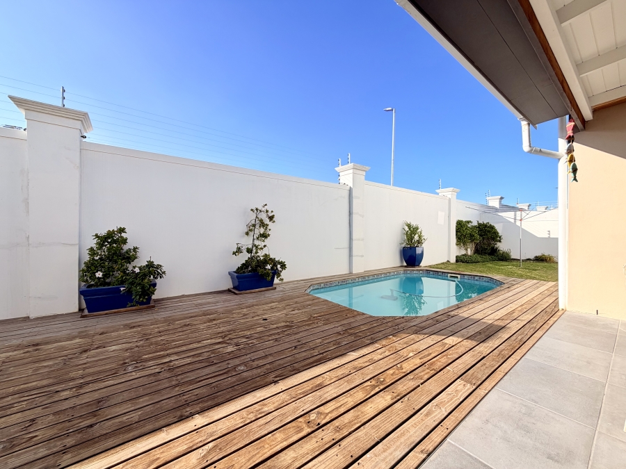3 Bedroom Property for Sale in Sandbaai Western Cape